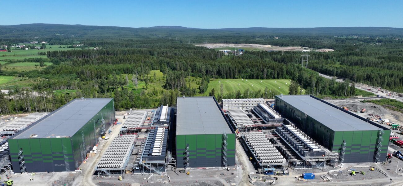 The photo illustrates OSL-Hamar with its current three buildings.